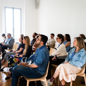 photo1